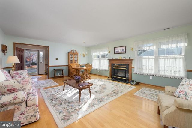 679 CASCADE DR S, Mount Laurel, NJ 08054