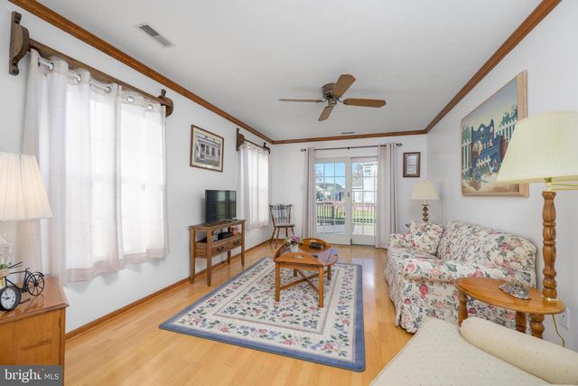 679 CASCADE DR S, Mount Laurel, NJ 08054