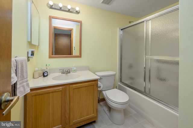 679 CASCADE DR S, Mount Laurel, NJ 08054