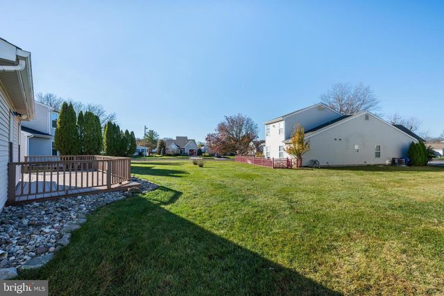 679 CASCADE DR S, Mount Laurel, NJ 08054