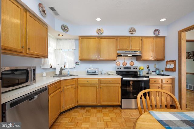 679 CASCADE DR S, Mount Laurel, NJ 08054