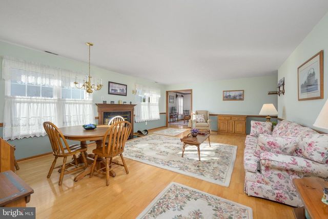 679 CASCADE DR S, Mount Laurel, NJ 08054