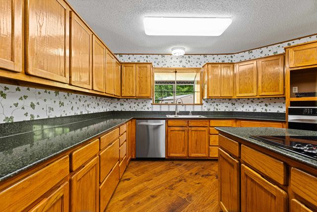 1626 MEADOWS LN., Longview, TX 75603