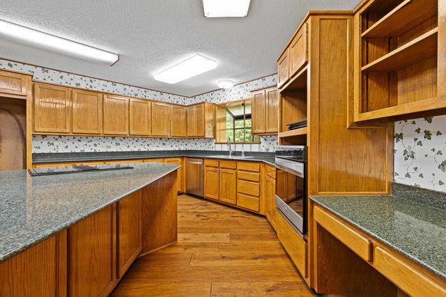1626 MEADOWS LN., Longview, TX 75603