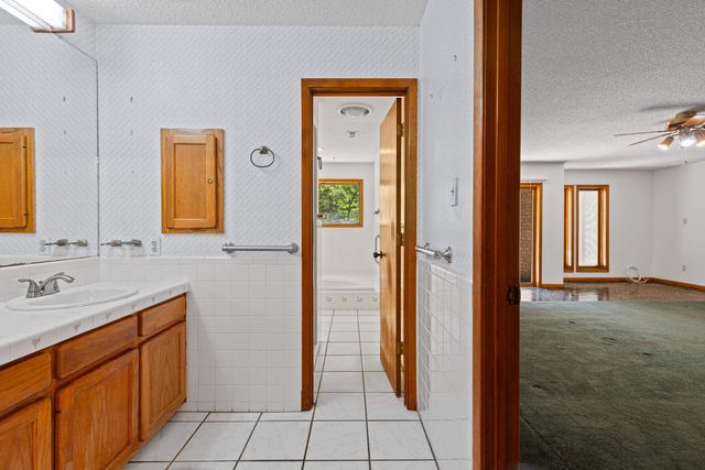 1626 MEADOWS LN., Longview, TX 75603
