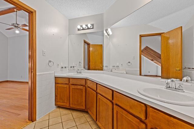 1626 MEADOWS LN., Longview, TX 75603