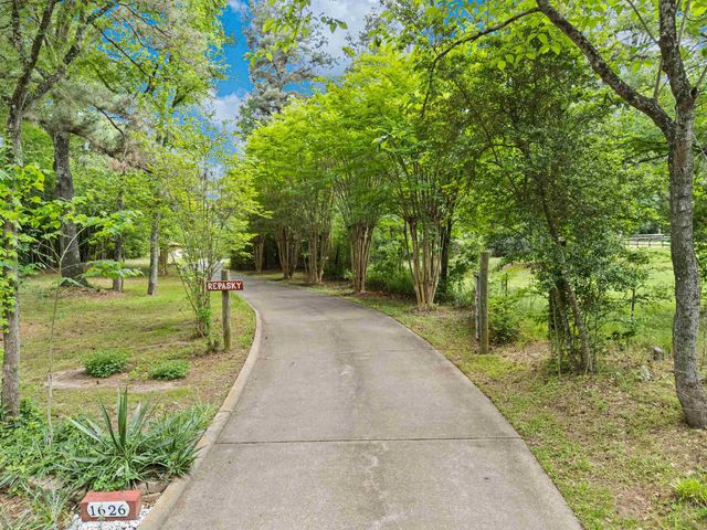 1626 MEADOWS LN., Longview, TX 75603