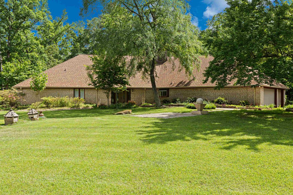 1626 MEADOWS LN., Longview, TX 75603
