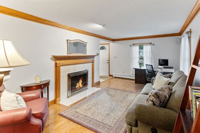 50 Hope St, Mansfield, MA 02048