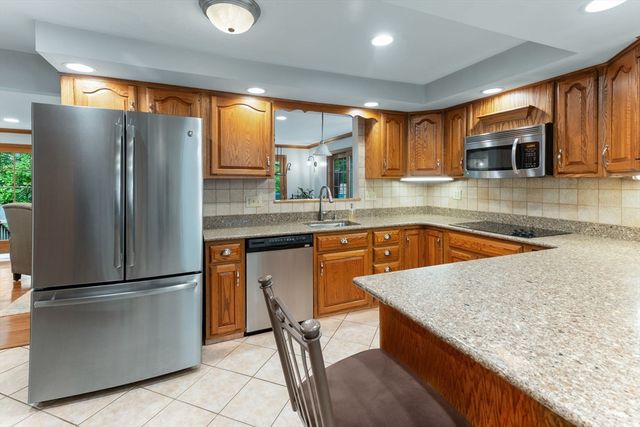 50 Hope St, Mansfield, MA 02048