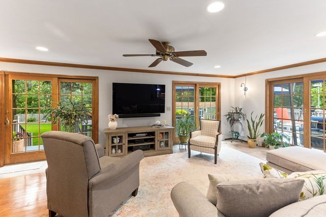 50 Hope St, Mansfield, MA 02048