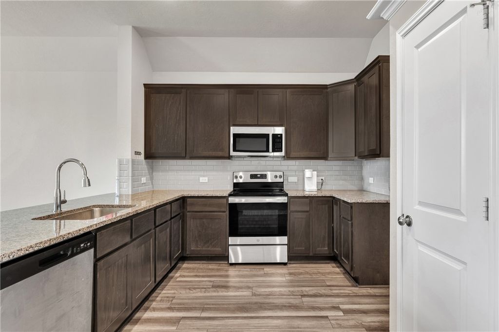 10639 Natural Pond Road, Bryan, TX 77845 — photo 4