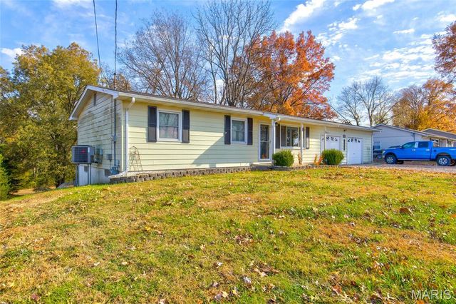 527 Strohbeck Lane, Bethalto, IL 62010