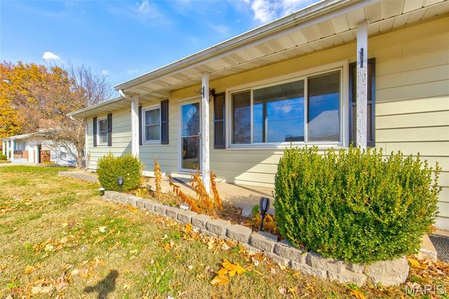 527 Strohbeck Lane, Bethalto, IL 62010