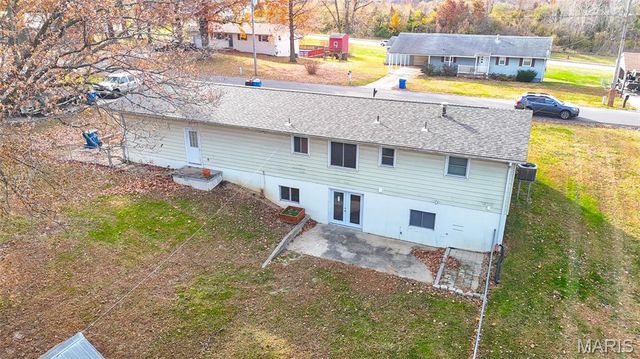 527 Strohbeck Lane, Bethalto, IL 62010