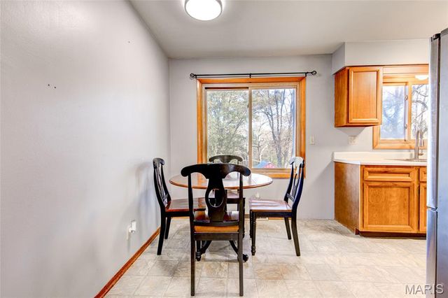 527 Strohbeck Lane, Bethalto, IL 62010