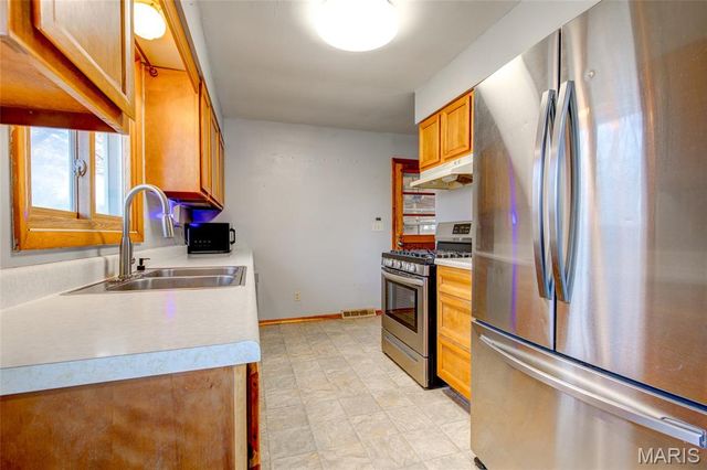 527 Strohbeck Lane, Bethalto, IL 62010