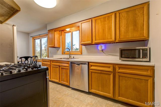 527 Strohbeck Lane, Bethalto, IL 62010