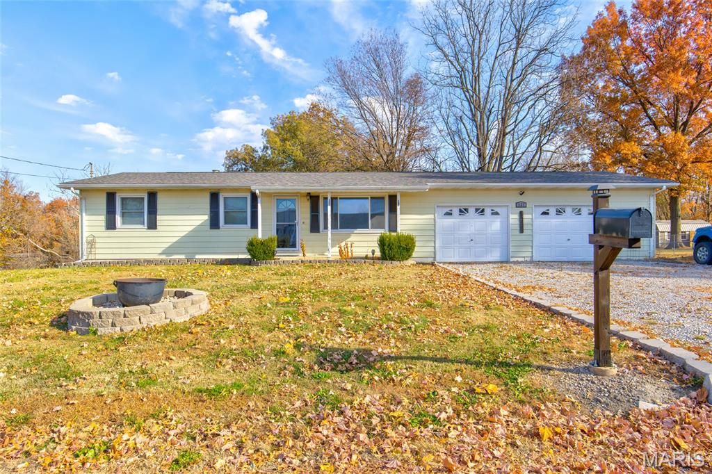 527 Strohbeck Lane, Bethalto, IL 62010