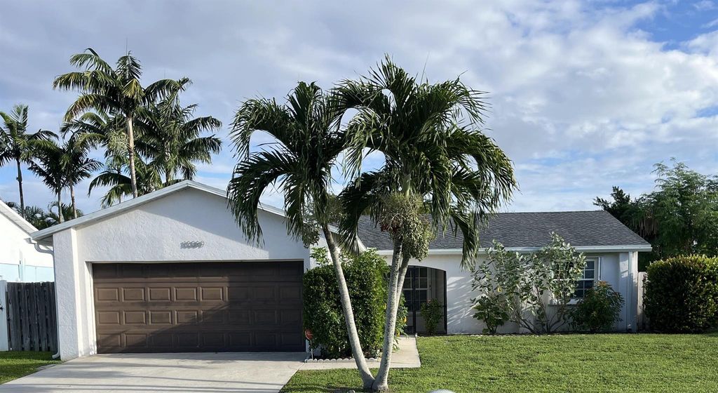 10089 Penzance Lane, Royal Palm Beach, FL 33411