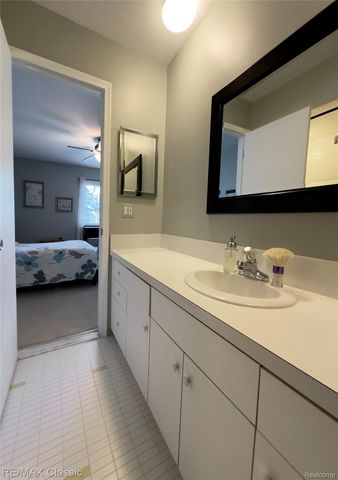 1753 Huntingwood Lane D, Bloomfield Hills, MI 48304