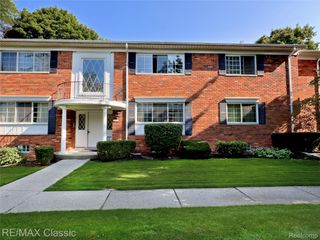 1753 Huntingwood Lane D, Bloomfield Hills, MI 48304