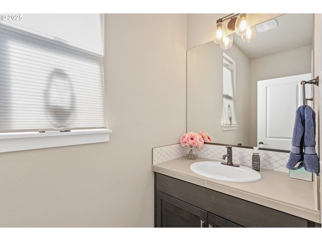 1565 Ne HEAVEN St, Estacada, OR 97023