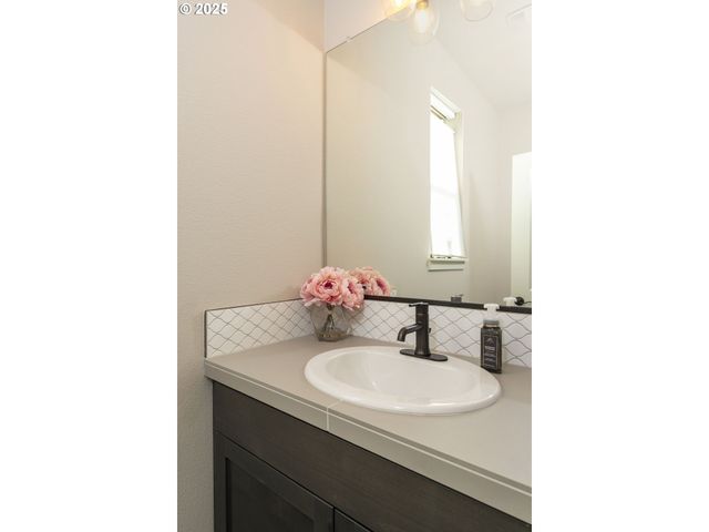 1565 Ne HEAVEN St, Estacada, OR 97023