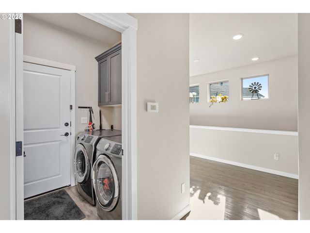 1565 Ne HEAVEN St, Estacada, OR 97023