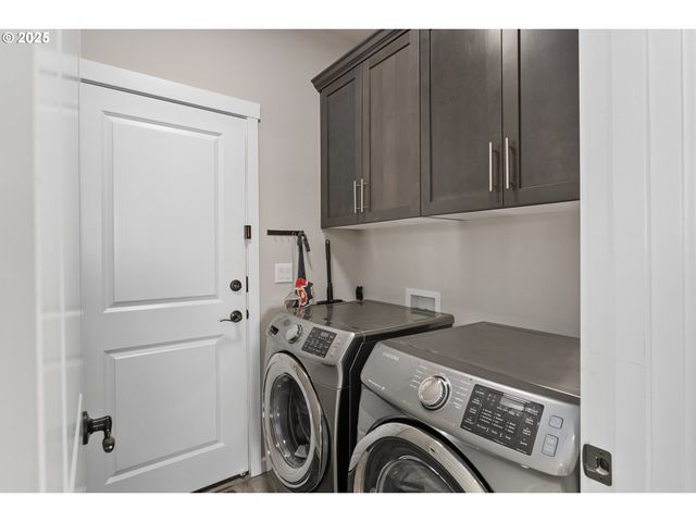 1565 Ne HEAVEN St, Estacada, OR 97023