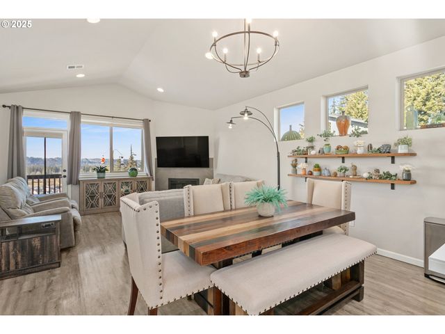 1565 Ne HEAVEN St, Estacada, OR 97023