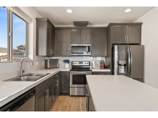 1565 Ne HEAVEN St, Estacada, OR 97023