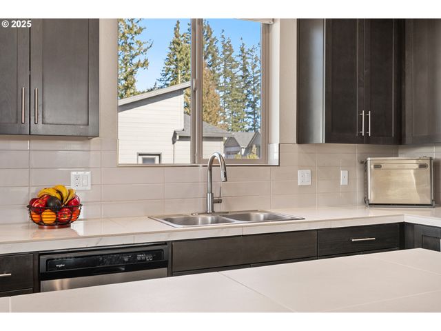 1565 Ne HEAVEN St, Estacada, OR 97023