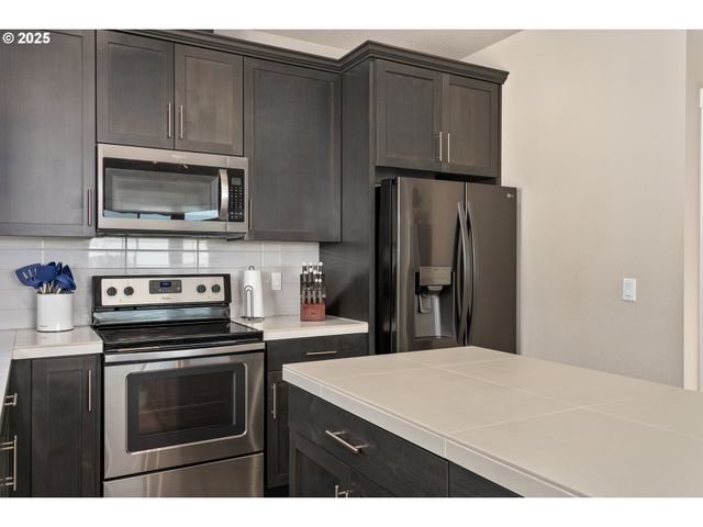 1565 Ne HEAVEN St, Estacada, OR 97023