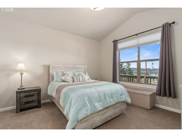 1565 Ne HEAVEN St, Estacada, OR 97023