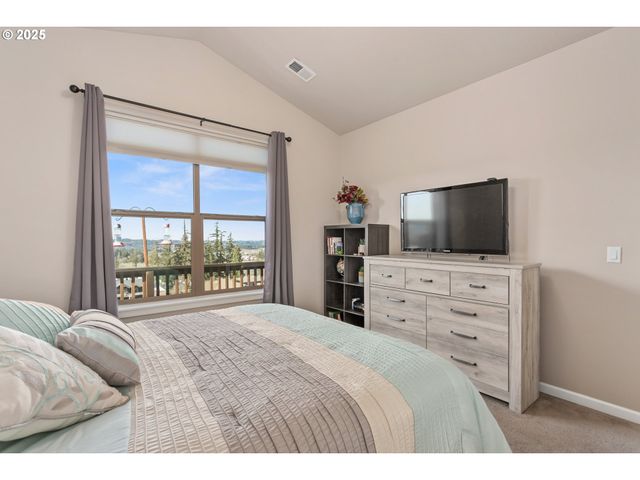 1565 Ne HEAVEN St, Estacada, OR 97023