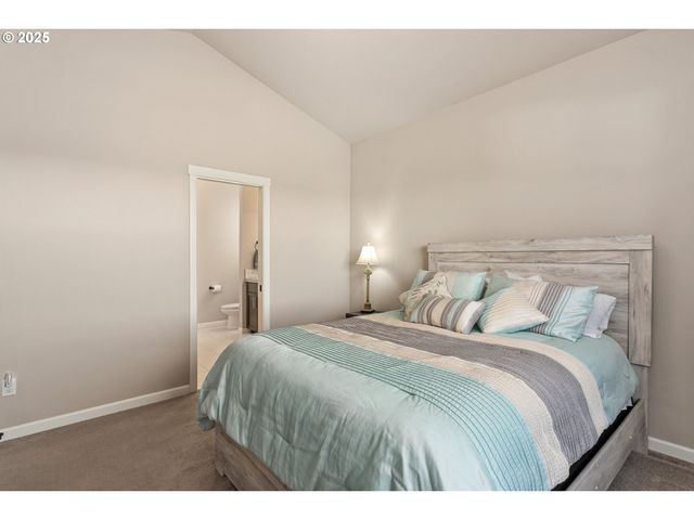 1565 Ne HEAVEN St, Estacada, OR 97023