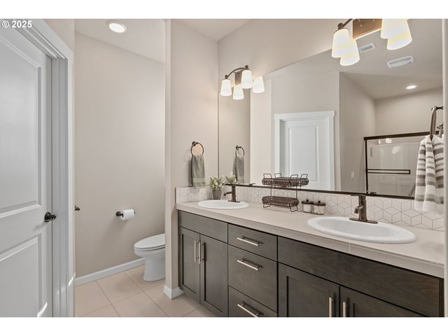 1565 Ne HEAVEN St, Estacada, OR 97023