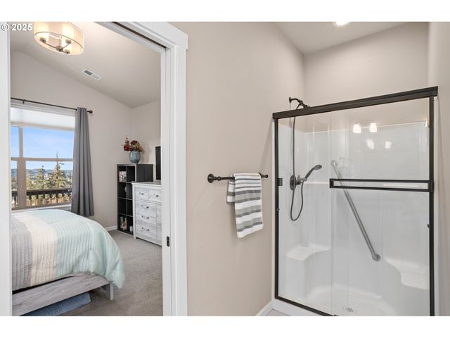 1565 Ne HEAVEN St, Estacada, OR 97023