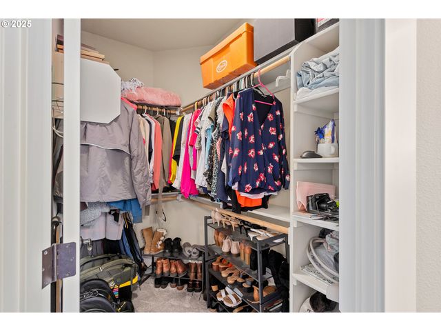 1565 Ne HEAVEN St, Estacada, OR 97023