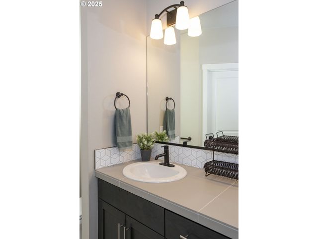 1565 Ne HEAVEN St, Estacada, OR 97023