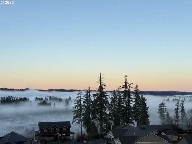 1565 Ne HEAVEN St, Estacada, OR 97023