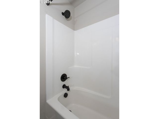 1565 Ne HEAVEN St, Estacada, OR 97023