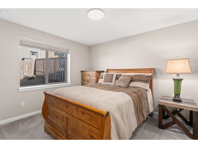 1565 Ne HEAVEN St, Estacada, OR 97023