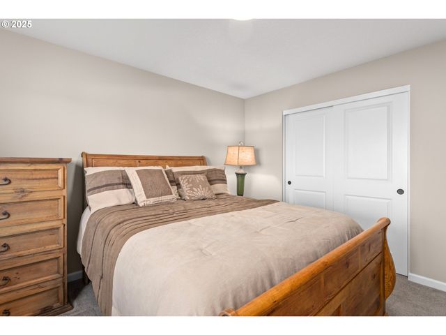 1565 Ne HEAVEN St, Estacada, OR 97023