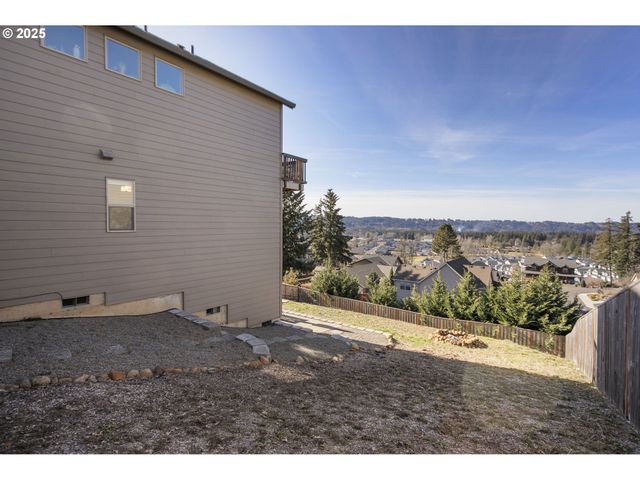 1565 Ne HEAVEN St, Estacada, OR 97023