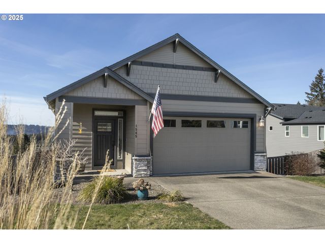 1565 Ne HEAVEN St, Estacada, OR 97023