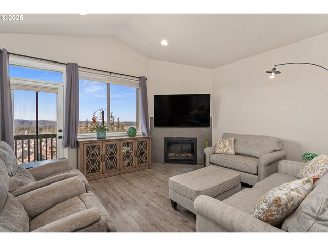 1565 Ne HEAVEN St, Estacada, OR 97023