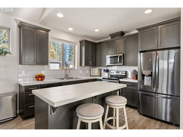 1565 Ne HEAVEN St, Estacada, OR 97023