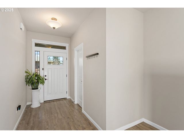 1565 Ne HEAVEN St, Estacada, OR 97023